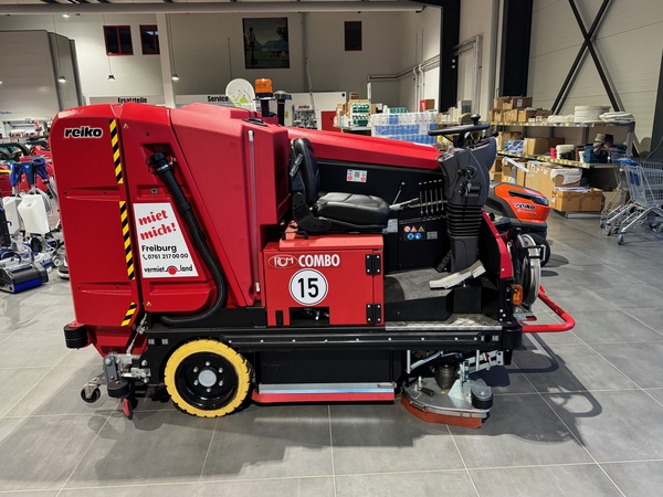 Scheuersaugmaschine RCM COMBO mit Allradantrieb und Hochdruckreiniger Scheuersaugmaschine RCM COMBO mit Allradantrieb und Hochdruckreiniger